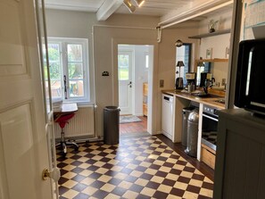 Frigorífic, microones, forn i placa de cuina