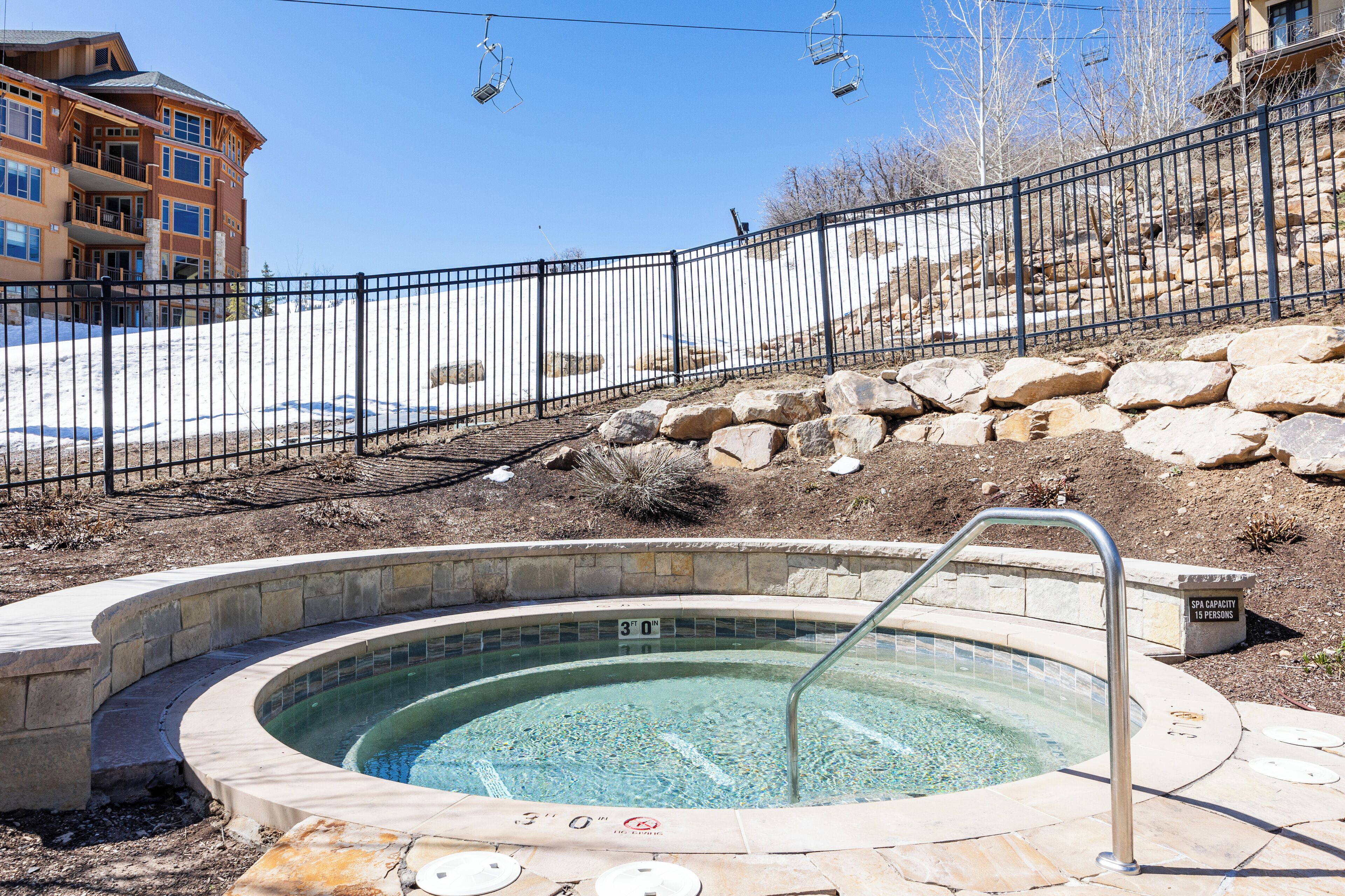 Tina de hidromasaje al aire libre