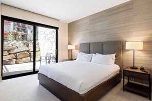 3 habitaciones, tabla de planchar con plancha y cuna de viaje 