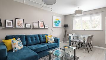 Comfort Apartment | Living area | 55-inch Smart TV with digital channels, Netflix, Hulu