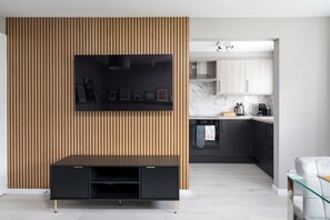 Comfort-huoneisto | Yksityinen keittiö | Jääkaappi, mikroaaltouuni, uuni, liesi