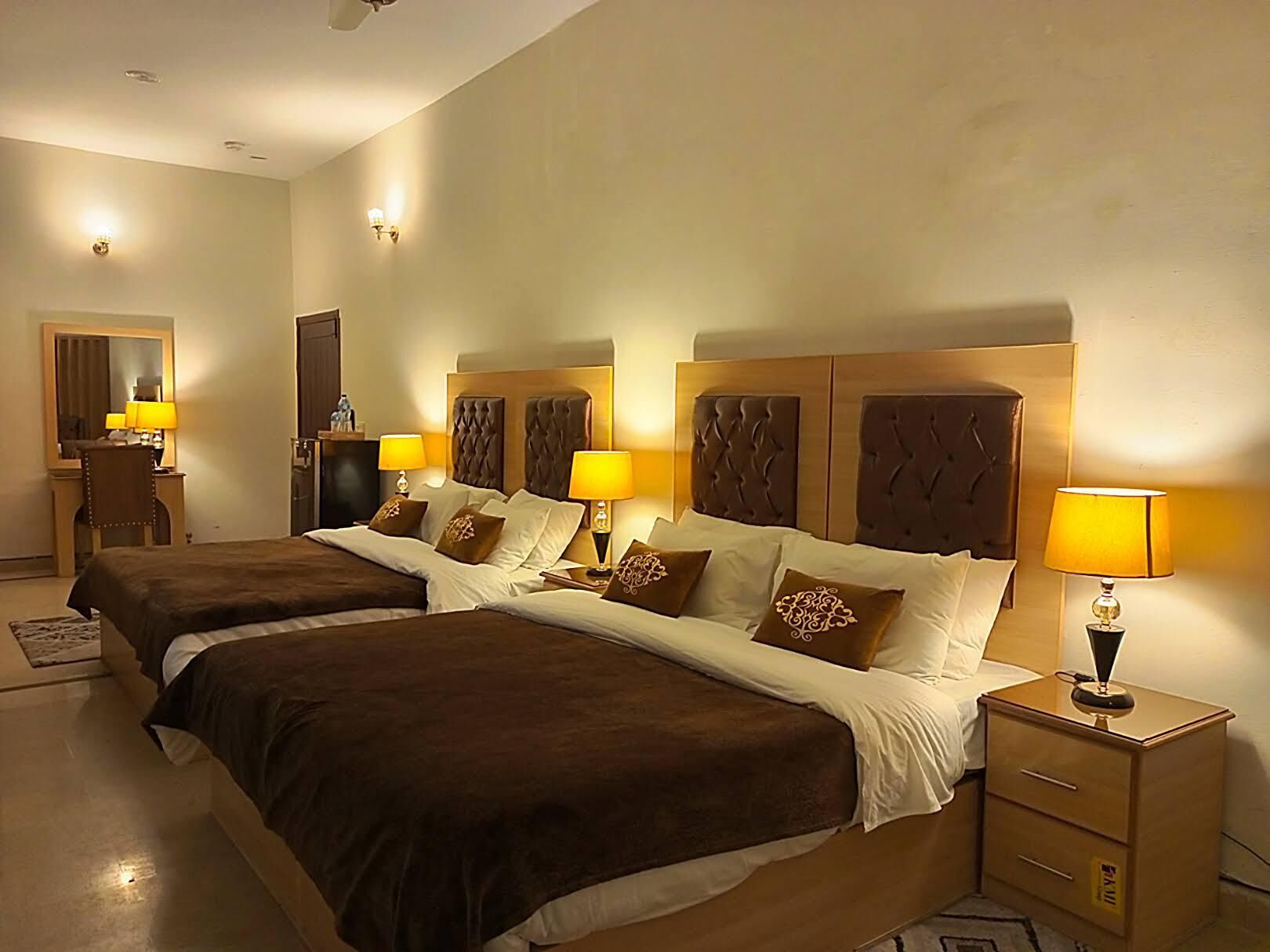 مكتب وتجهيزات عازلة للصوت وواي فاي مجانًا