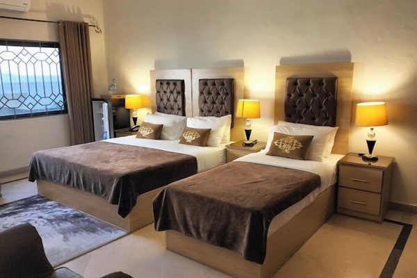 Triple Room | Desk, soundproofing, free WiFi