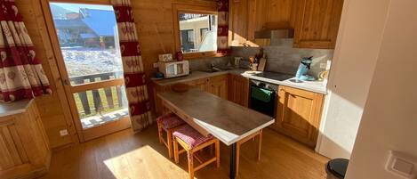 Fridge, microwave, dishwasher