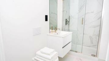 Shower, hair dryer, towels