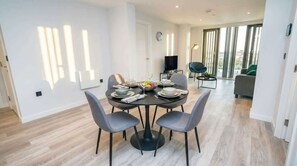 Dining - Bright & Stylish Central Birmingham 2 Bed Flat (Birmingham)