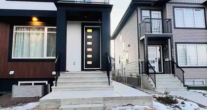 Centrally located & Stylish 2Bedroom River Valley Suite