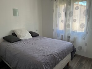 4 bedrooms, iron/ironing board, WiFi, bed sheets - Jolie Maison Avec Piscine et Hamam Proche des Plages (Pérols)