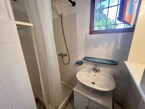 Hair dryer - Charming 2-Room Apartment with Pool, Garden, and Free Shuttle to Beach (Cavalaire-sur-Mer)