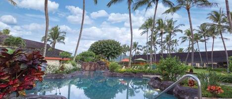 Una piscina cubierta