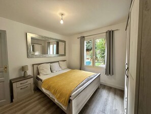 2 bedrooms, WiFi, bed sheets