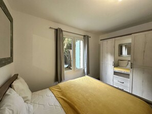 2 bedrooms, WiFi, bed sheets