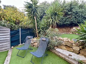 Property grounds - Apartment with Terrace, Parking, and 2 Bedrooms - 2 km from Beach (L'Île-Rousse)