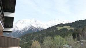 A mountain view from a balcony with snow-capped peaks in the background. - 2-room apartment calm near slopes, 6 people (Saint-Gervais-les-Bains)