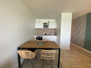Dining - Modern Studio in Biarritz with Parking and Ocean View (Biarritz)