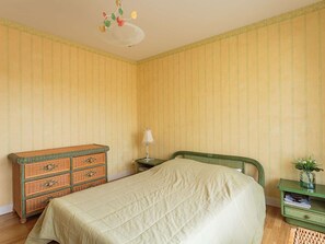 1 bedroom - Cozy Apartment Near Shops, 1 km from Beaches, Parking Included (Biarritz)