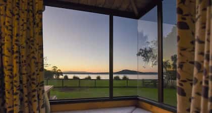 Coopers Lakeside Cabin | Lakefront Escape + Kayaks