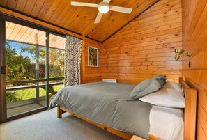 Bedroom - Cooper's Lakeside - Lakefront, Kayaks, Sleeps 5 (Rotorua)