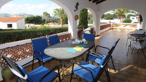 Outdoor dining - Charming Villa with Private Pool, Near Beach and Amenities in Moraira, Costa Blanca (Moravit)