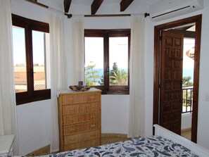 3 bedrooms, free WiFi, bed sheets - Charming Rustic House in Moraira with Pool, Near Beach and Amenities (Moravit)