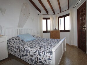 3 bedrooms, free WiFi, bed sheets