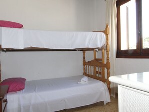 3 bedrooms, free WiFi, bed sheets