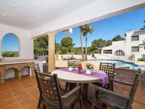 Outdoor dining - Luxurious Villa in Moraira with Private Pool, Garden, and Stunning Valley Views, Near Playa Ampolla (Moraira)