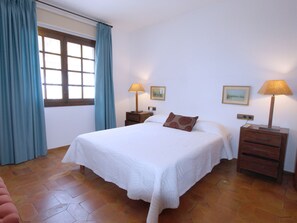 2 bedrooms, free WiFi, bed sheets - Luxurious Villa in Moraira with Private Pool, Garden, and Stunning Valley Views, Near Playa Ampolla (Moraira)
