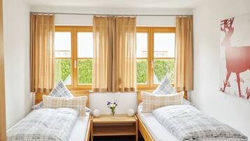 2 makuuhuonetta, silitysrauta/-lauta, Wi-Fi, vuodevaatteet