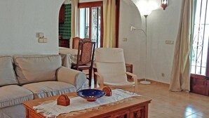 TV - Spacious Classic Villa with Private Pool, Garden, and Close to Beach in Moraira (Moraira)