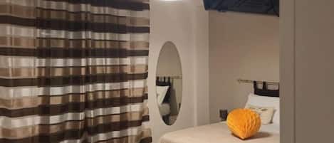 1 habitación, wifi y ropa de cama