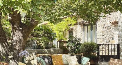 Escapade au Moulin et sa RiviĂšre Privative au Milieu D'un Domaine de 14 Hectares