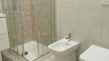 HÄrtork, handdukar, tvÄl och toalettpapper