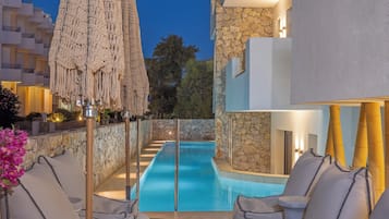 Deluxe Double Room Sharing Pool Land View | Vista al patio
