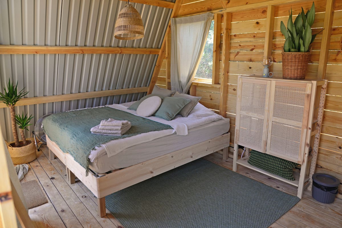 Design huisje, uitzicht op tuin | 1 slaapkamer, individueel gedecoreerd, individueel gemeubileerd