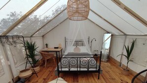 Décoration personnalisée, ameublement personnalisé, draps fournis