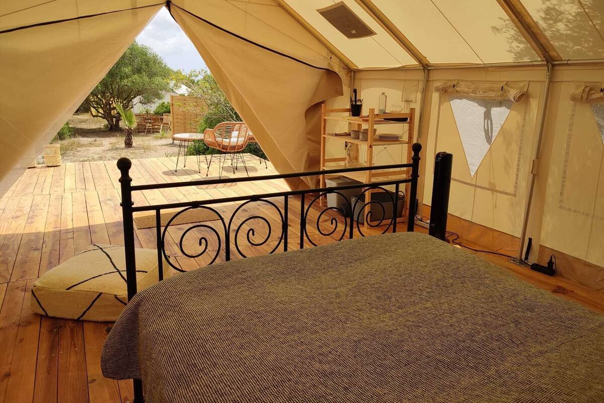 Luxury-Zelt, 1 Queen-Bett und Schlafsofa, Nichtraucher, Gartenblick | Wohnbereich