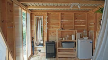 Design huisje, uitzicht op tuin | 1 slaapkamer, individueel gedecoreerd, individueel gemeubileerd