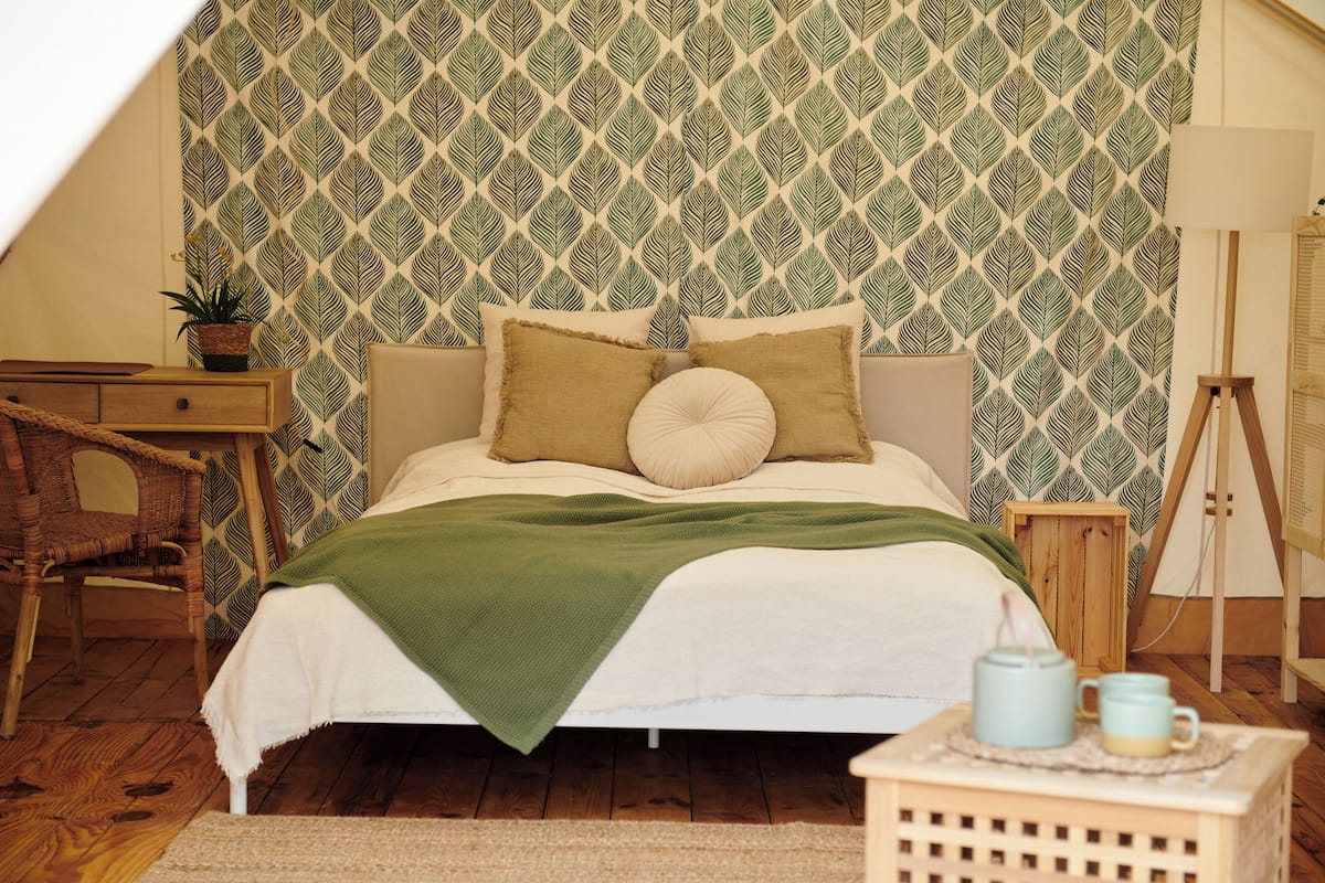 Luxe tent, 1 queensize bed met slaapbank, niet-roken, uitzicht op tuin | 1 slaapkamer, individueel gedecoreerd, individueel gemeubileerd