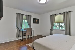 2 bedrooms, iron/ironing board, WiFi, bed sheets - Home away from home  (Conover)