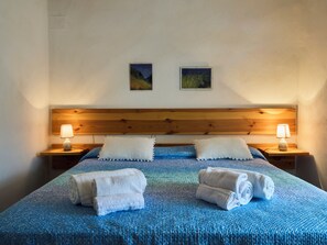 3 bedrooms, iron/ironing board, travel cot, free WiFi - Quercia, traditional farmhouse with pool, relax and enjoy the Tuscan countryside (Castelnuovo di Val di Cecina)