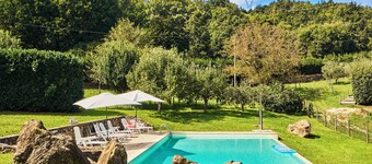 Quercia, traditional farmhouse with pool, relax and enjoy the Tuscan countryside