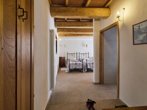 3 chambres, fer et planche à repasser, lit parapluie, Wi-Fi gratuit