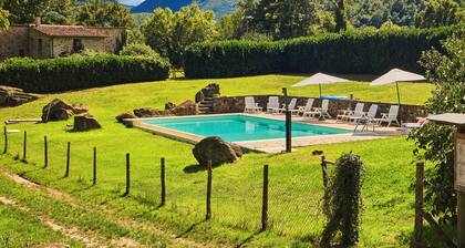 Alloro, traditional farmhouse with pool, relax and enjoy the Tuscan countryside