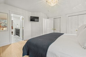4 bedrooms, iron/ironing board, travel cot, WiFi