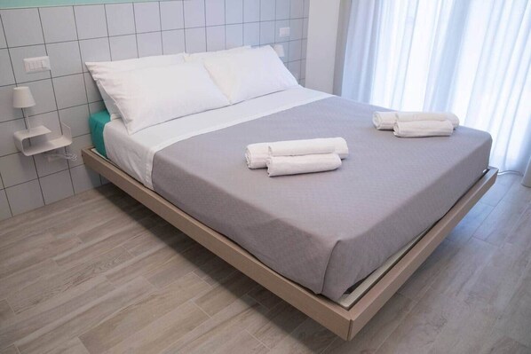 1 habitación, tabla de planchar con plancha y wifi 