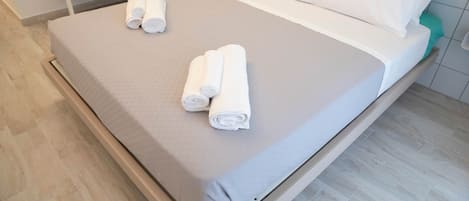 1 室のベッドルーム、セーフティボックス (室内)、アイロン / アイロン台、WiFi