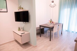 Unclassified image, 5 of 16, button