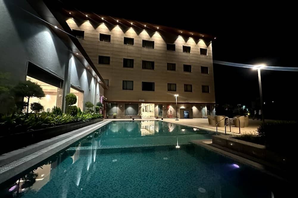 CROWN PARK LUXURY HOTEL - Baldarkha