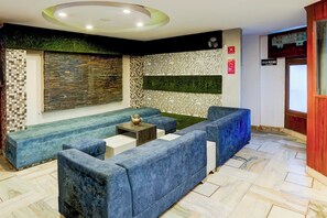 Reception - Townhouse OAK Hotel Ambassador (Dehradun)